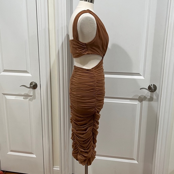 NEW! AKIRA ALWAYS A SLAY THIS‎ WAY LOW V NECK MIDI DRESS in LIGHT BROWN SIZE L - Picture 8 of 16